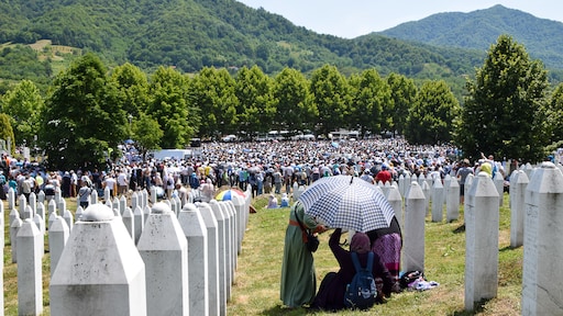 Srebrenica zal internationaal herdacht worden, maar ontkenners van de genocide proberen dat tegen te gaan